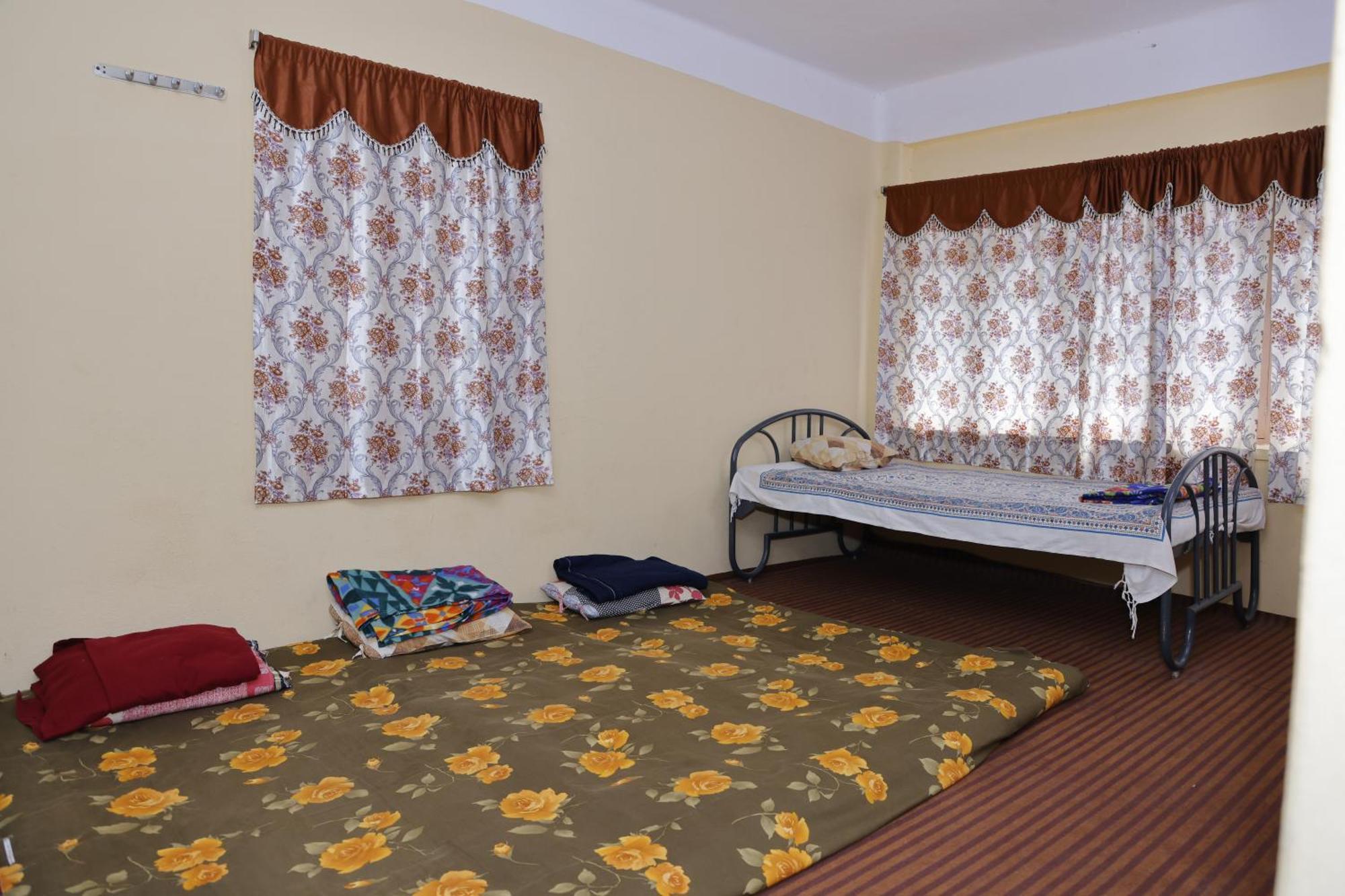 3 Bhk Non-Ac For 4 To 10 Guests For Families Lägenhet Hyderabad Exteriör bild